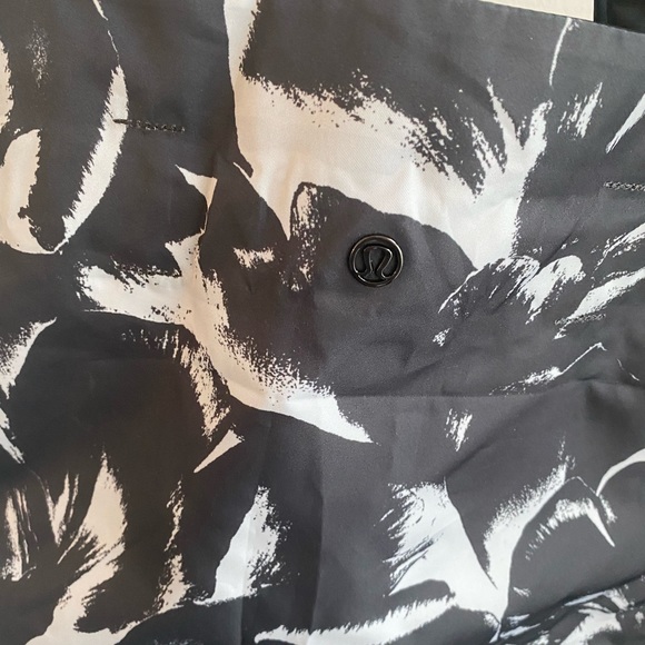 Lululemon Easy As Sunday Tote Bag Beach Midi Flower Pop Starlight Deep Coal - Picture 3 of 5